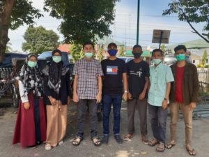 Bireuen Community Bagikan Ratusan Masker dan Sanitizer Kepada Masyarakat