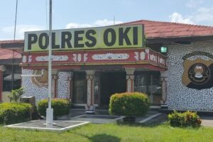 Mapolres di Sumsel Diserang, Pelaku Tabrak Mobil ke Pagar dan Tewas Ditembak