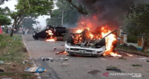 Warga Mengamuk Gegara BLT, Mobil Wakapolres Dibakar, Anggota TNI-Polri Diserang