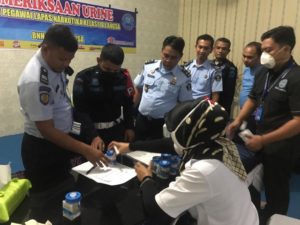 BNNK Lakukan Tes Urine Pegawai dan Sipir Lapas Narkotika IIB Kota Langsa