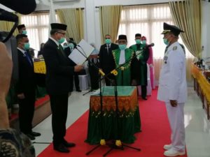 Nova Iriansyah Lantik Muzakar A. Gani Sebagai Bupati Bireuen