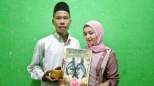 Wah, Pria Lombok Nikahi Gadis Cantik Dengan Mahar Sandal Jepit