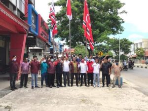 Bintang Bulan Berkibar di Halaman Kantor Partai Aceh Pusat