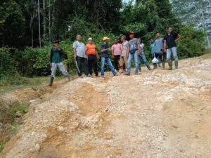 Jalan Kebun di Pedalaman Bireuen Rusak Parah, Ketua SBSI Minta Pemerintah Segera Turun Tangan