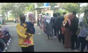 Viral, Antrian Panjang Ratusan Orang Mau Cerai di Pengadilan Agama Bandung