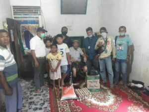 Kabaharkam Polri Kembalikan Senyum Pria Asal Aceh yang Kedua Kakinya di Amputasi