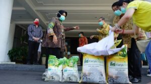 Keluarga Miskin Akan Dapat Bantuan 15 Kg Beras Dari Pemerintah