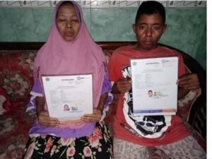 Nabung 10 Tahun, Pengamen Tak Tamat SD Ini Mampu Naik Haji Bersama Ibunya