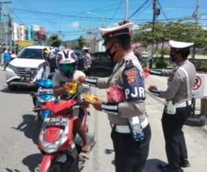 Polda Gorontalo Bagi Masker Hingga Himbauan Patuhi Protokoler Kesehatan