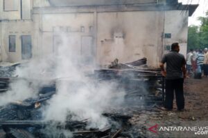 Rumah Keuchik Terbakar, Dua mahasiswi Akper Fakinah Banda Aceh Meninggal