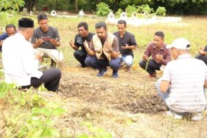 Al Farlaky Ziarah Makam Bocah yang Dibunuh Pemerkosa Ibunya