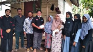 Direktur dan Relawan KUBI Santuni Bocah Bibir Sumbing di Aceh Utara