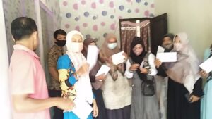 Hj Rizayati Salurkan Bantuan Untuk Korban Covid-19 di Aceh
