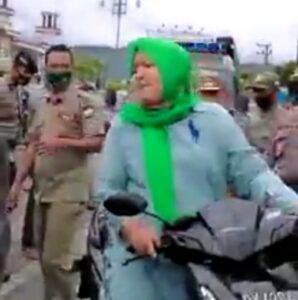 Seorang Wanita di Aceh Tengah Ngamuk dan Maki Petugas Razia, Ngaku Istri Jaksa