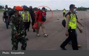 Menegangkan, Situasi Penangkapan Brimob Penjual Senjata ke OPM di Bandara Papua