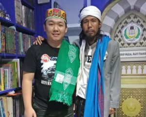 Pemuda Keturunan Cina Masuk Islam di Dayah Rauhul Mudi Bireuen