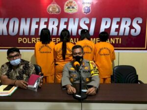 Miris! Pria Ini Tega Suruh Dua Istrinya, Adik dan Tetangga Jual Sabu