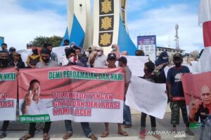 Massa Cinta NKRI Unjuk Rasa Tolak Kehadiran KAMI di Aceh