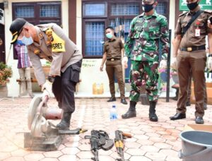 Tiga Senjata Api Laras Panjang Milik KKB Dimusnahkan di Kejari Aceh Timur