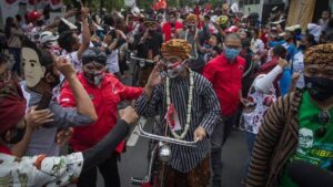Dokter Tirta: Kerumunan Habib Rizieq Ditegur, Tapi Gibran Tidak