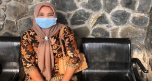 Hancur, Suami dan Selingkuhan Ditemukan Pingsan Dalam Mobil Usai Main Tiga Ronde