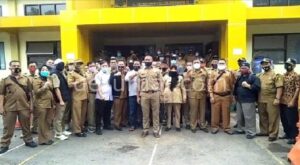 Viral, Video Apdesi Berkerumun Nyatakan Lawan LSM dan Media