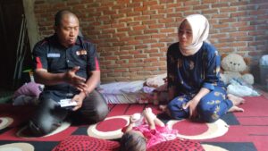 Direktur Eddie Foundation Kunjungi dan Santuni Bocah Bocor Jantung Asal Jangka, Bireuen