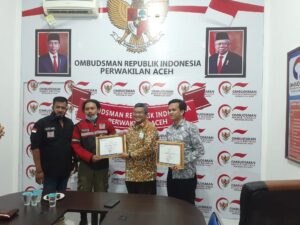 Ombudsman Aceh Berikan Penghargaan ke Edi Fadhil dan ERPA