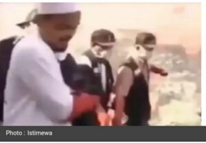 Beredar Foto Jadul Habib Rizieq Shihab Angkat Jenazah Korban Tsunami Aceh 2004