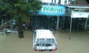 Lhokseukon Hampir Tenggelam, Aktivitas dan Transportasi Lumpuh