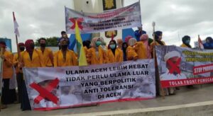 Sejumlah Mahasiswa Demo dan Bakar Foto Habib Rizieq di Banda Aceh
