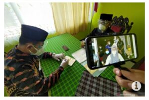 Gegara Covid19, Pasangan Ini Menikah Secara Online