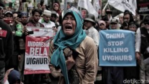 Cerita Muslim Uighur Dipaksa Makan Babi Tiap Jumat Saat Ditahan oleh China