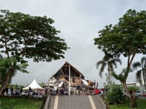 Kantor Gubernur Sulbar Rata dengan Tanah Usai Gempa 6,2 M Majene