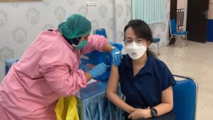 Begini Rasanya Disuntik Vaksin Corona Sinovac