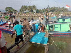 Boat Nelayan Berisi Ratusan Kilogram Sabu Ditemukan di Kuala Jeunib