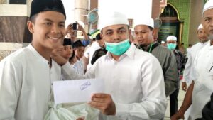 Yusriadi Kembali Bagi Paket Sembako untuk Seratusan Anak Yatim di Kota Juang Bireuen
