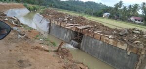 Tanpa Papan Informasi, Proyek Irigasi Paya Laot Senilai 3 Milyar Diduga Dikerjakan Asal Jadi
