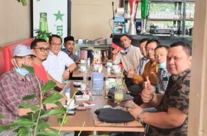Lima Pimpinan DPRK PNA Kunjungi Irwandi Yusuf di Lapas Sukamiskin
