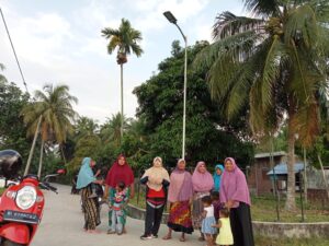 Presdir PT. Imza Rizky Jaya Tinjau Lansung Pemasangan Lampu PJUTS di Bireuen