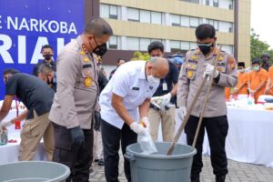 Kapolda Riau Release Penangkapan Narkoba Jenis Cair dan Musnahkan Sabu