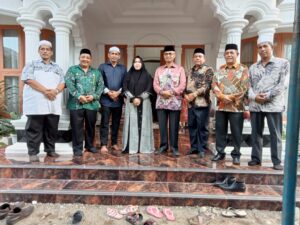 Bupati Bireuen dan Kepala SKPK Takziah ke Rumah Almarhum Abang Ipar Hj. Rizayati