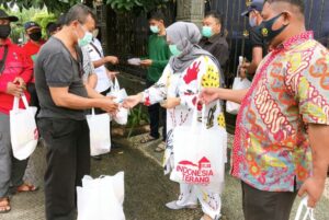 Hj. Rizayati Salurkan 10 Ribu Paket Sembako untuk Korban Banjir di Jabodetabek