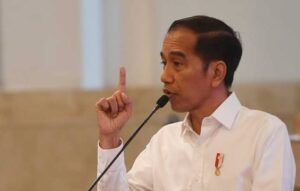 Jokowi: Warga Tolak Vaksin Covid-19 Terancam Tak Dapat Bansos