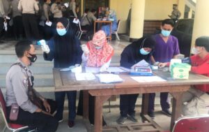 Personil Polsek Sungai Kakap Disuntik Vaksin Sinovac Tahap I