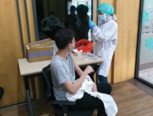 Presdir PT. IRJ Group, Hj. Rizayati Lakukan Vaksinasi Mandiri Covid19 untuk Seluruh Karyawan