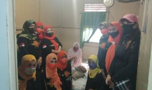 Sayap DPD LPM Kota Pontianak Serahkan Bantuan untuk Penderita Lumpuh