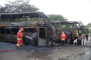 Dua Bus Sempati Star Hangus Terbakar di Banda Aceh