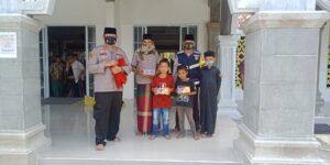 Sambut Bulan Suci Ramadhan, Kapolsek Singingi dan Jajarannya Berbagi Amal