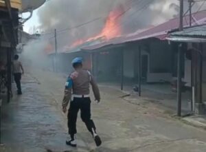 Api Hanguskan 6 Unit Rumah Polri di Pontianak Selatan